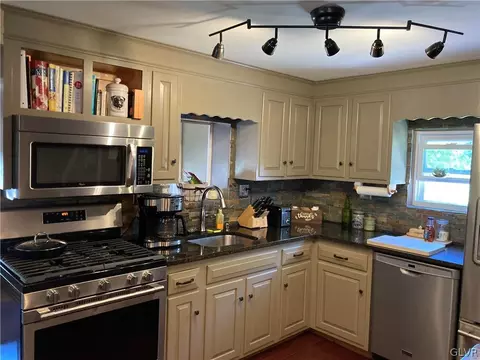 669 S Summit Rd, Bath, PA 18014 photo 12
