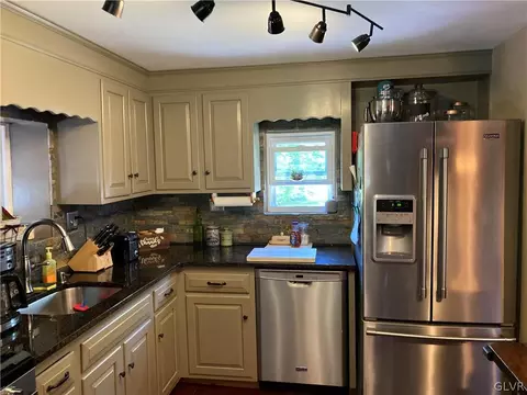 669 S Summit Rd, Bath, PA 18014 photo 8