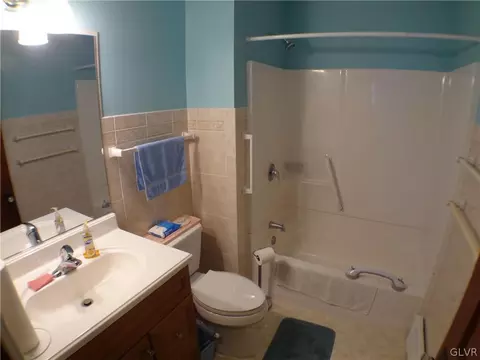 149 E Northampton St, Bath, PA 18014 photo 13