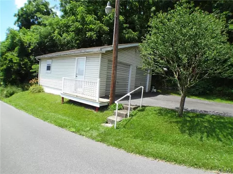 136 Mcilhaney Ave, Bath, PA 18014 photo 1