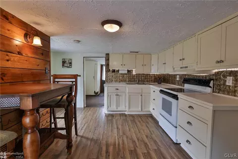 517 Elm St, Bath, PA 18014 photo 7