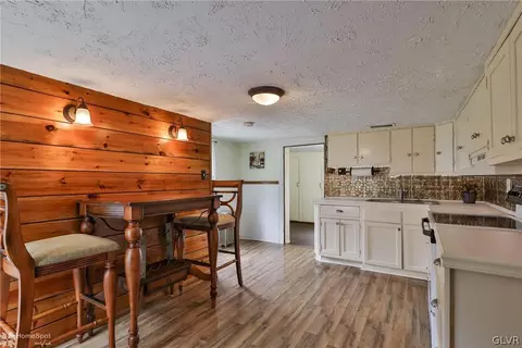 517 Elm St, Bath, PA 18014 photo 9