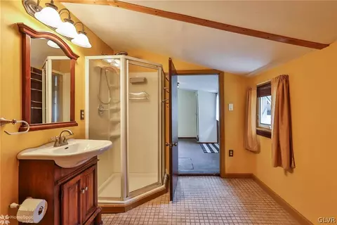 517 Elm St, Bath, PA 18014 photo 19
