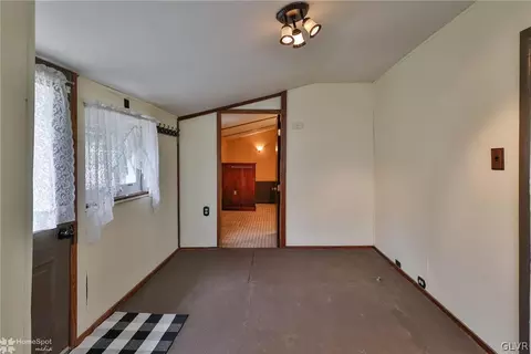 517 Elm St, Bath, PA 18014 photo 15
