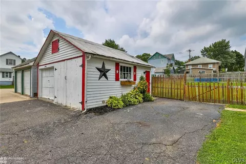 517 Elm St, Bath, PA 18014 photo 4