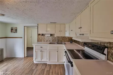517 Elm St, Bath, PA 18014 photo 14
