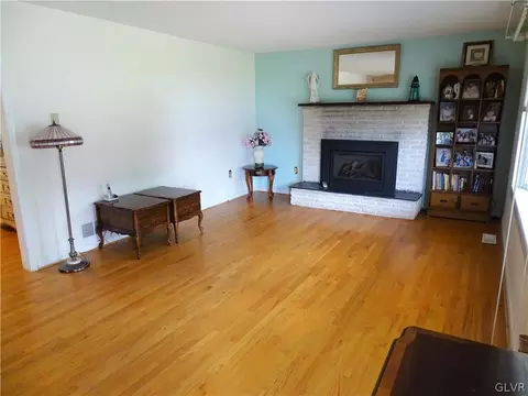 2808 Hillcrest Dr E, Coplay, PA 18037 photo 16