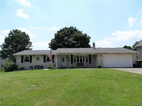 2808 Hillcrest Dr E, Coplay, PA 18037 photo 2