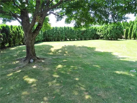 2808 Hillcrest Dr E, Coplay, PA 18037 photo 31