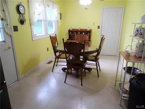 2808 Hillcrest Dr E, Coplay, PA 18037 photo 11