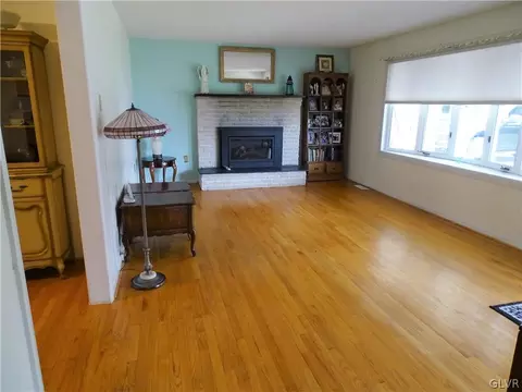 2808 Hillcrest Dr E, Coplay, PA 18037 photo 15