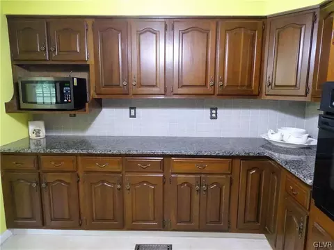 2808 Hillcrest Dr E, Coplay, PA 18037 photo 7
