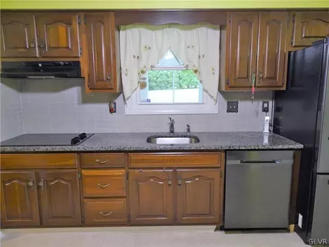 2808 Hillcrest Dr E, Coplay, PA 18037 photo 8
