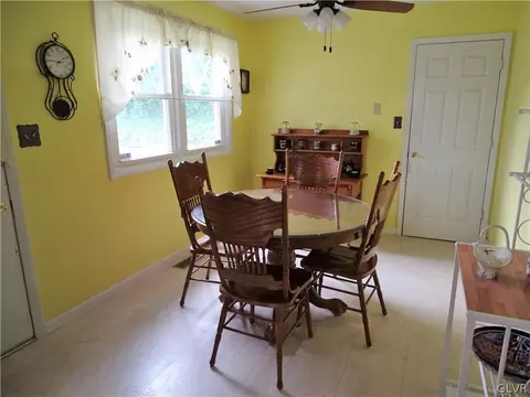 2808 Hillcrest Dr E, Coplay, PA 18037 photo 9
