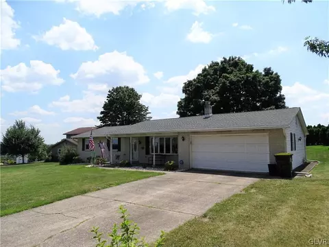 2808 Hillcrest Dr E, Coplay, PA 18037 photo 3