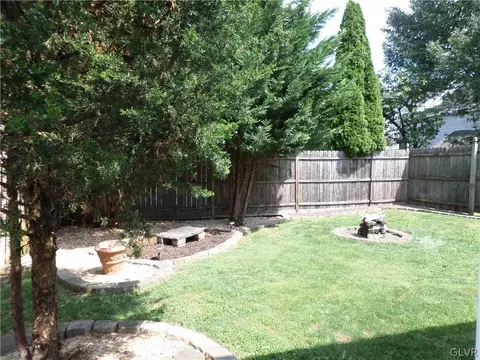 446 Maple St, Bethlehem, PA 18018 photo 12