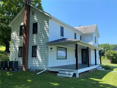 654 Mountain View Dr, Gilbert, PA 18331 photo 3