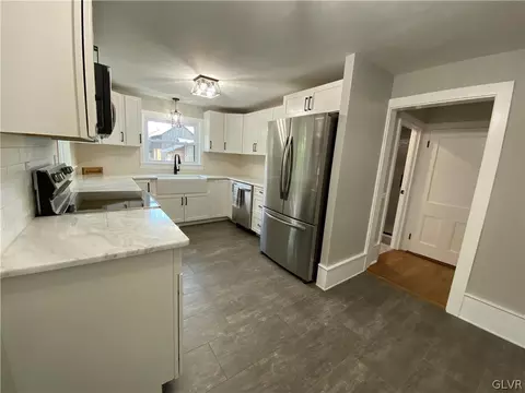 654 Mountain View Dr, Gilbert, PA 18331 photo 15