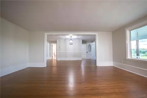 654 Mountain View Dr, Gilbert, PA 18331 photo 20