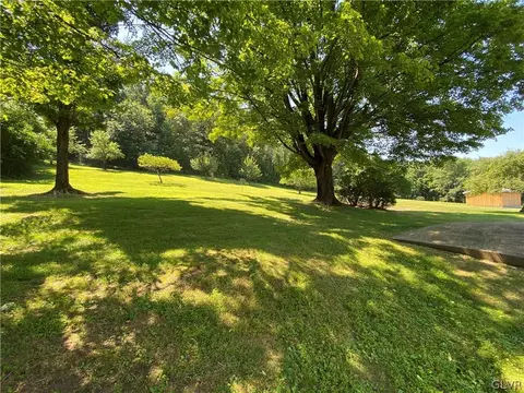 654 Mountain View Dr, Gilbert, PA 18331 photo 7