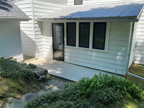 654 Mountain View Dr, Gilbert, PA 18331 photo 5