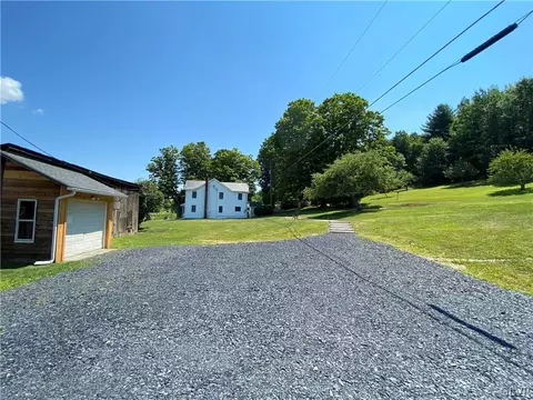 654 Mountain View Dr, Gilbert, PA 18331 photo 43