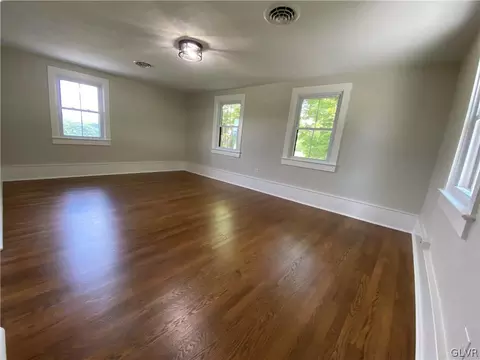 654 Mountain View Dr, Gilbert, PA 18331 photo 31
