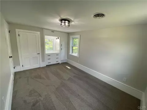654 Mountain View Dr, Gilbert, PA 18331 photo 34