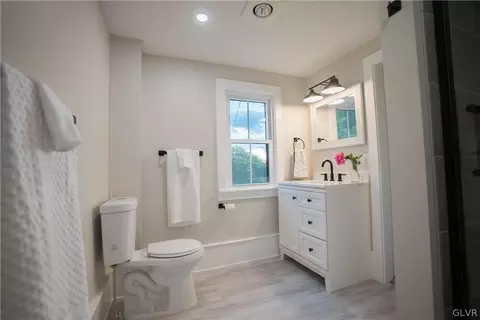 654 Mountain View Dr, Gilbert, PA 18331 photo 22