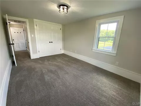 654 Mountain View Dr, Gilbert, PA 18331 photo 28