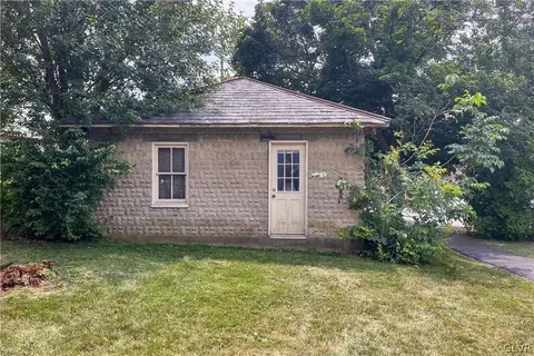 106 E Northampton St, Bath, PA 18014 photo 27