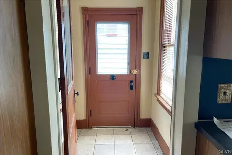 106 E Northampton St, Bath, PA 18014 photo 8