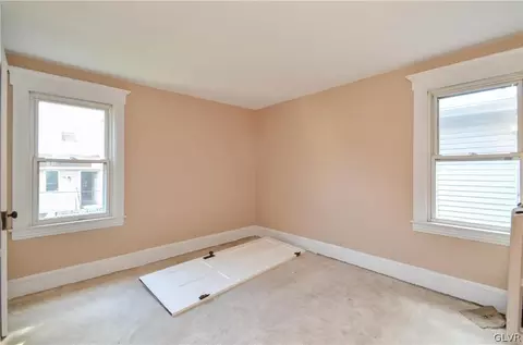 308 E Broad St, Hazleton, PA 18201 photo 3
