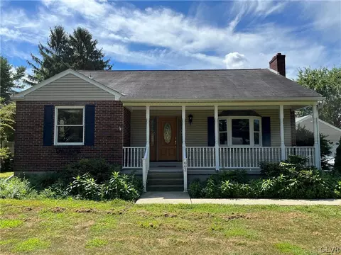 662 E Macada Rd, Bethlehem, PA 18017 photo 2