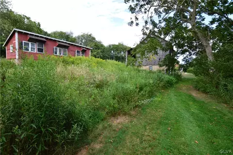 552 Bauer Rd, Bath, PA 18014 photo 8