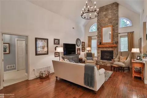 1065 Resolution Dr, Bethlehem, PA 18017 photo 18