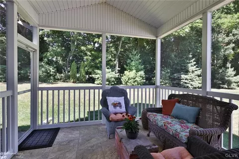 1065 Resolution Dr, Bethlehem, PA 18017 photo 37