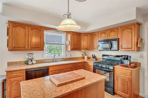 2721 Temple Dr, Sinking Spring, PA 19608 photo 11