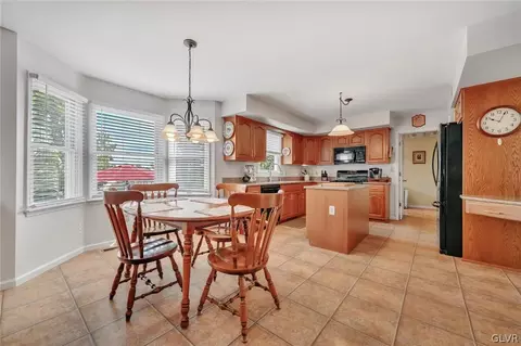 2721 Temple Dr, Sinking Spring, PA 19608 photo 8