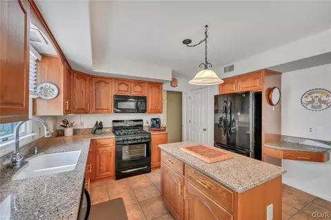 2721 Temple Dr, Sinking Spring, PA 19608 photo 9
