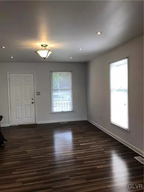 5616 Grace Ave, Bethlehem, PA 18017 photo 3