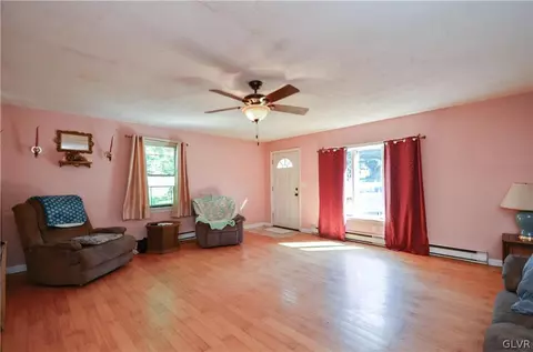 8621 Grouse Dr, Bath, PA 18014 photo 6
