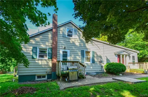 8621 Grouse Dr, Bath, PA 18014 photo 2