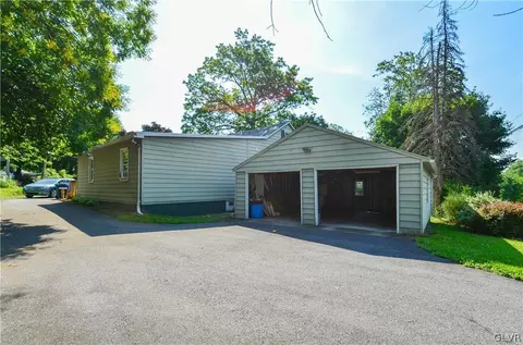 8621 Grouse Dr, Bath, PA 18014 photo 3