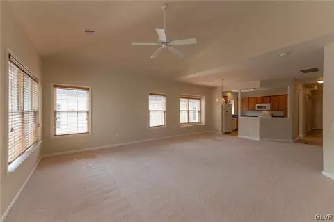 6966 Constitution Dr, Bethlehem, PA 18017 photo 8