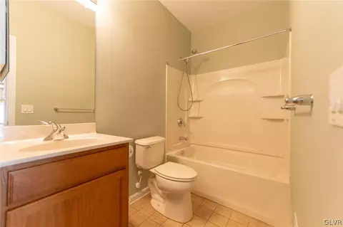 6966 Constitution Dr, Bethlehem, PA 18017 photo 5