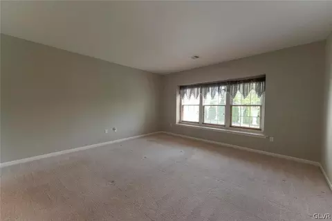 6966 Constitution Dr, Bethlehem, PA 18017 photo 9