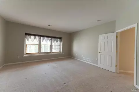 6966 Constitution Dr, Bethlehem, PA 18017 photo 10