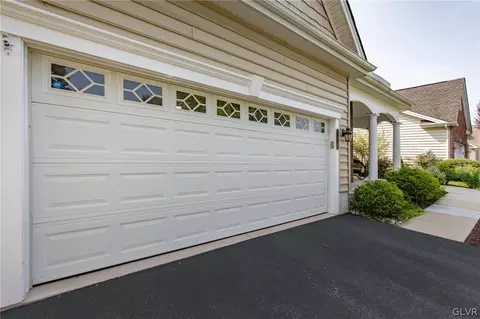 5351 General Dr, Bethlehem, PA 18017 photo 8