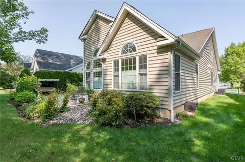 5351 General Dr, Bethlehem, PA 18017 photo 10